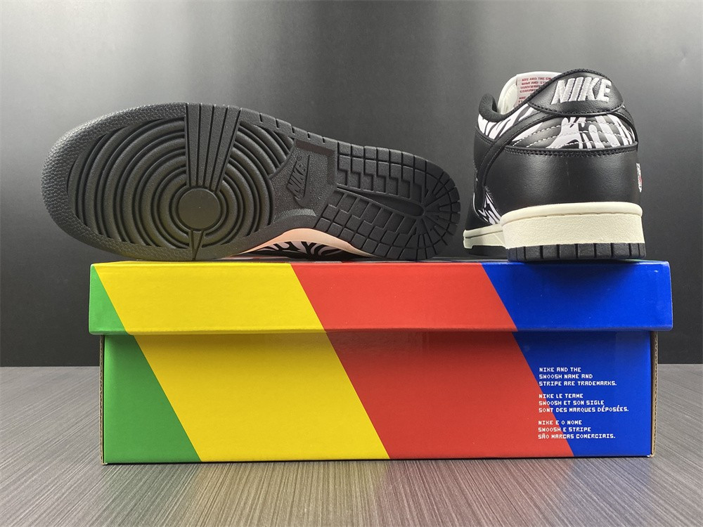 QUARTERSNACKS X NIKE DUNK LOW SB